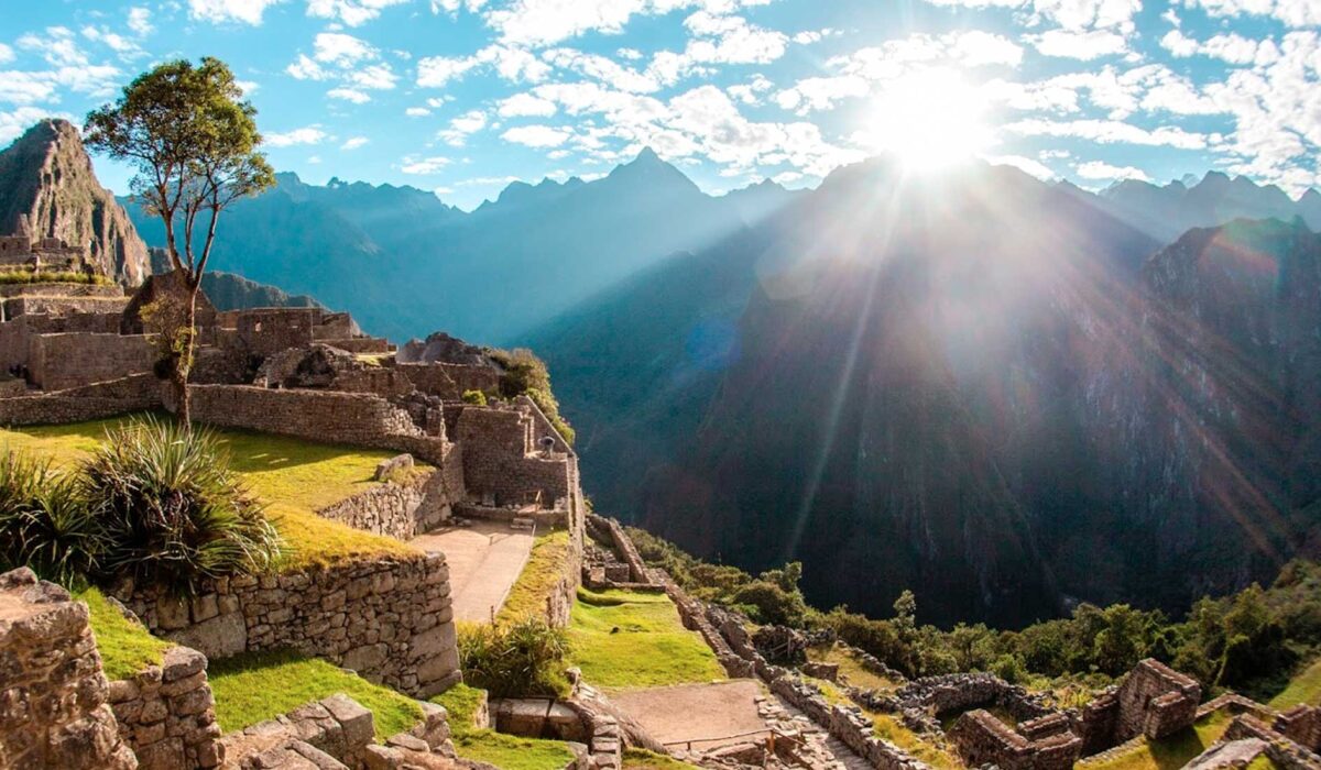 Hydroelectric to Machu Picchu – 2 Days / 1 Night | Scenic Trek + Train Return